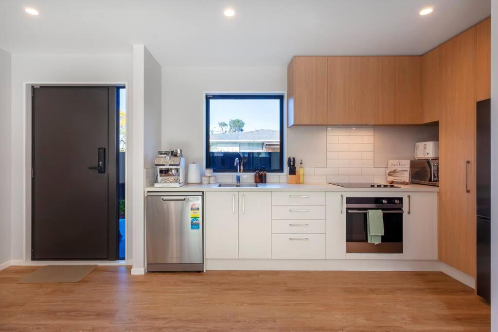 Stylish Townhouse With Hot Tub Lejlighed Christchurch Eksteriør billede