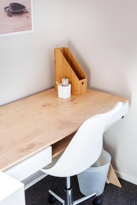 Stylish Townhouse With Hot Tub Lejlighed Christchurch Eksteriør billede